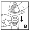 Håll i adapterns hylsa, placera den över injektionsflaskan med pulver och tryck ned med en bestämd rörelse (B). 