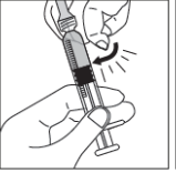 Kontrollera att det inte bildats luftbubblor i sprutan. Om luftbubblor bildats, håll sprutan upprätt och knäpp på sidan av sprutan tills bubblorna samlats i toppen av sprutan. Tryck ut bubblorna med kolven. Om det är nödvändigt justera volymen som ska administreras.