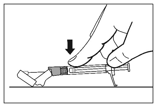 När injektionen är slutförd aktiveras nålskyddssystemet mot en plan yta (8c). När man hör ett "klick" är systemet helt aktiverat. Kassera sprutan med nålen enligt gällande anvisningar.