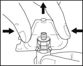 Bilden visar hur du sätter sprutan på anslutningsproppen och injektionsflaskan
