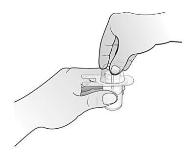 Tryck fast adaptern på injektionsflaskan